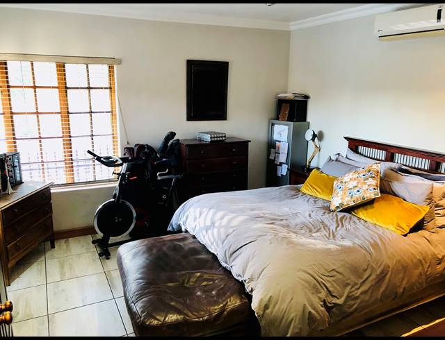 3 BEDROOM FREEHOLD FOR SALE IN ROBERTS ESTATE